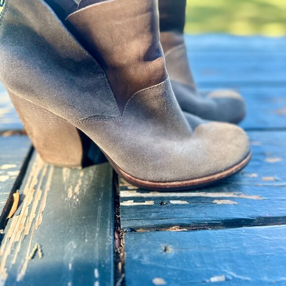 Cork-Ease Brown Suede Western Heels – Chic, Comfy & Dance-Ready 🤎👢 - Picture 4 of 9